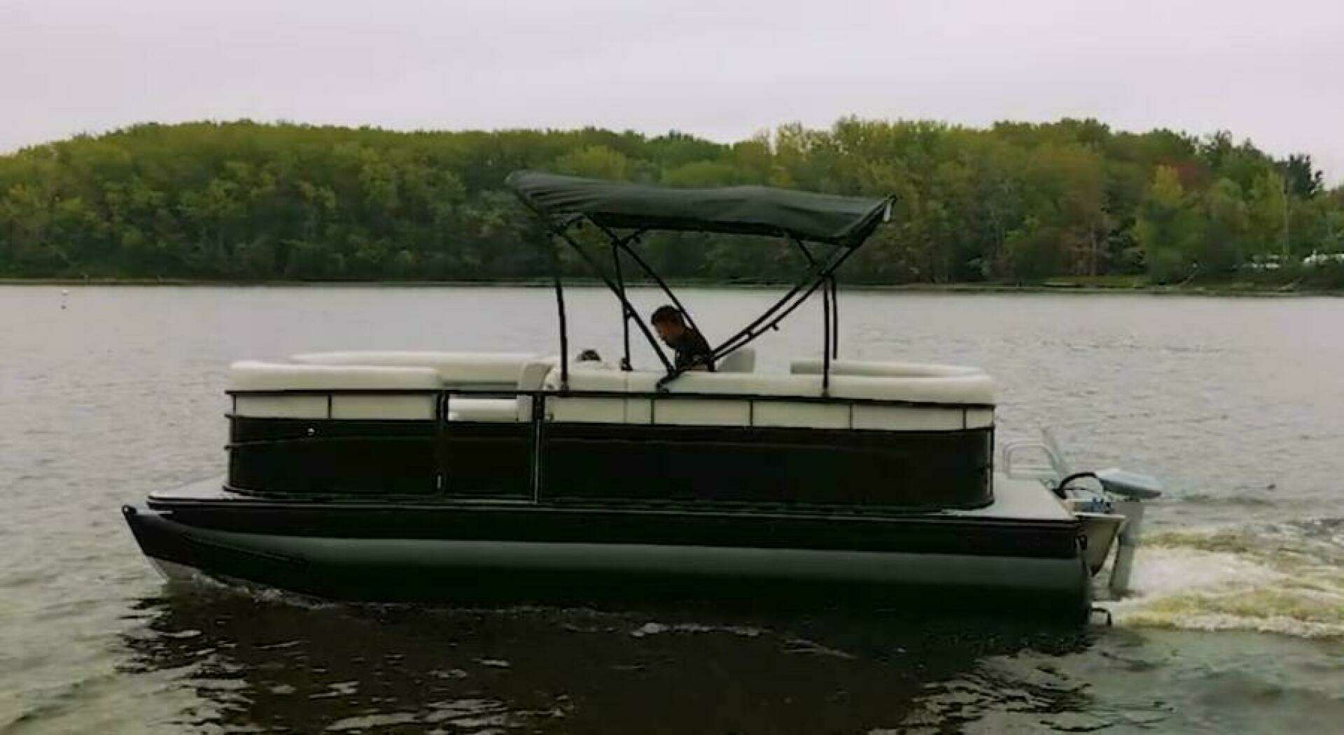 2024 Vision WX Tritoon - Image 8