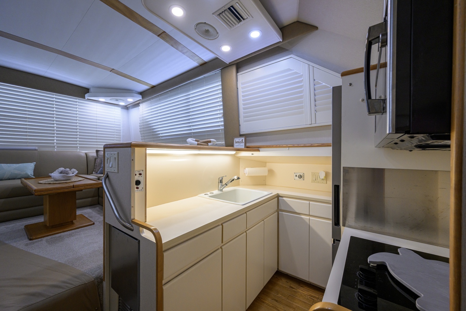 1992 Hatteras 46 Convertible - Image 49