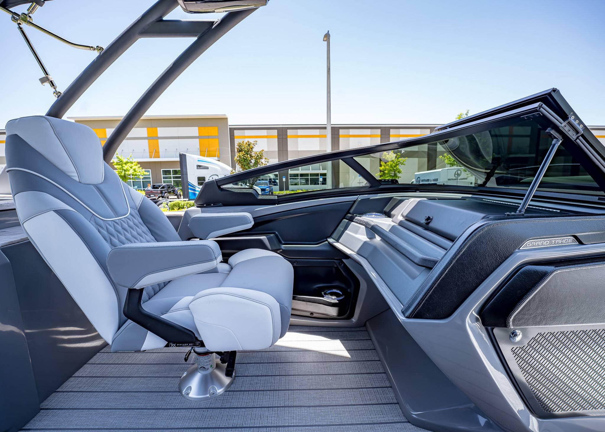 2025 Tahoe Pontoon Grand Tahoe LTD Elite Windshield - 19