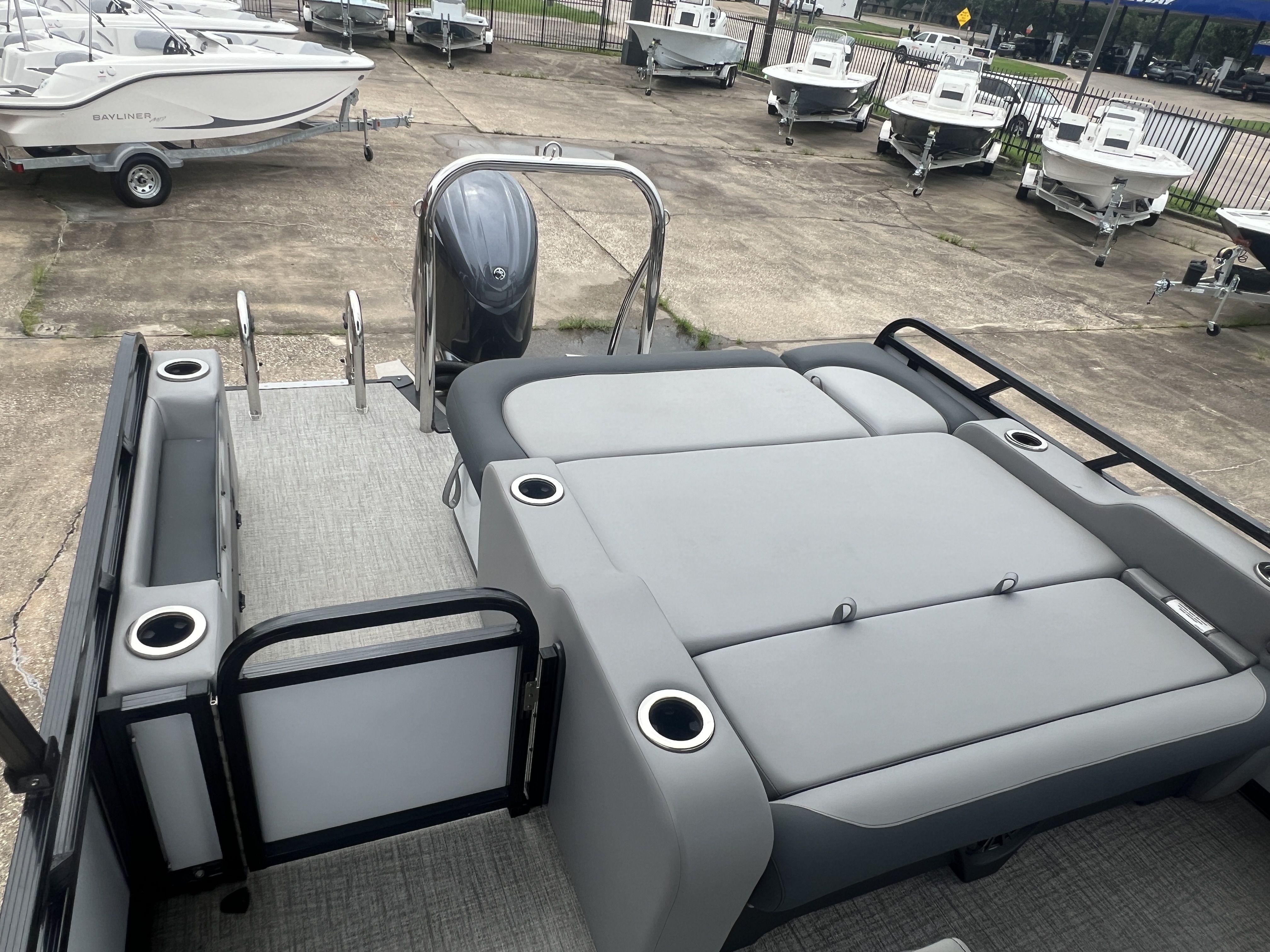 2025 Avalon LSZ Versatile Rear Bench - 23' - 28