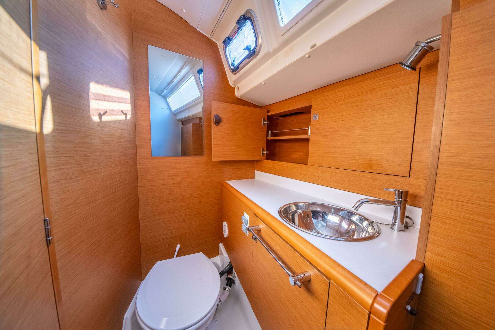 2016 Jeanneau 439 - Image 66