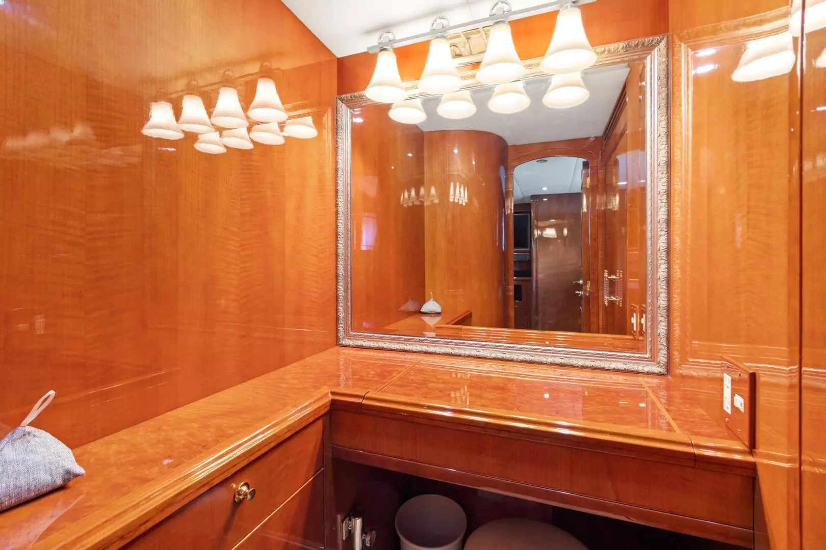 2006 Jefferson Starship Pilothouse - Image 45