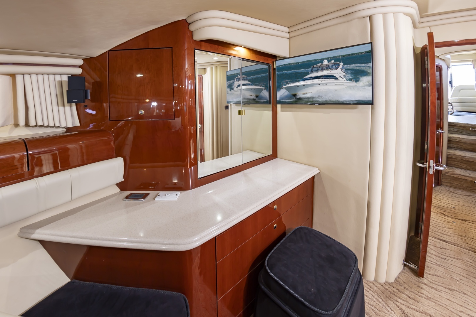 2002 Sea Ray 560 Sedan Bridge - Image 38