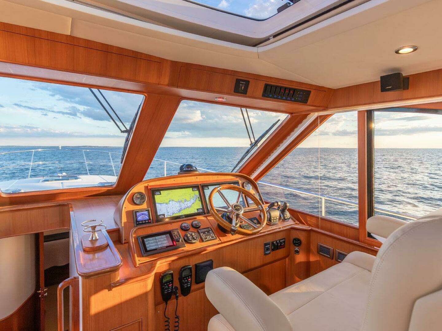 2014 Hunt Yachts — - Image 17