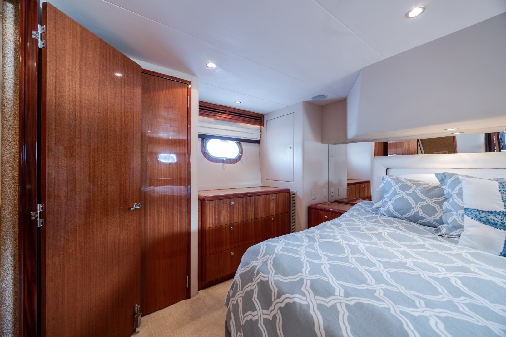 2008 Hatteras Motor Yacht - Image 52