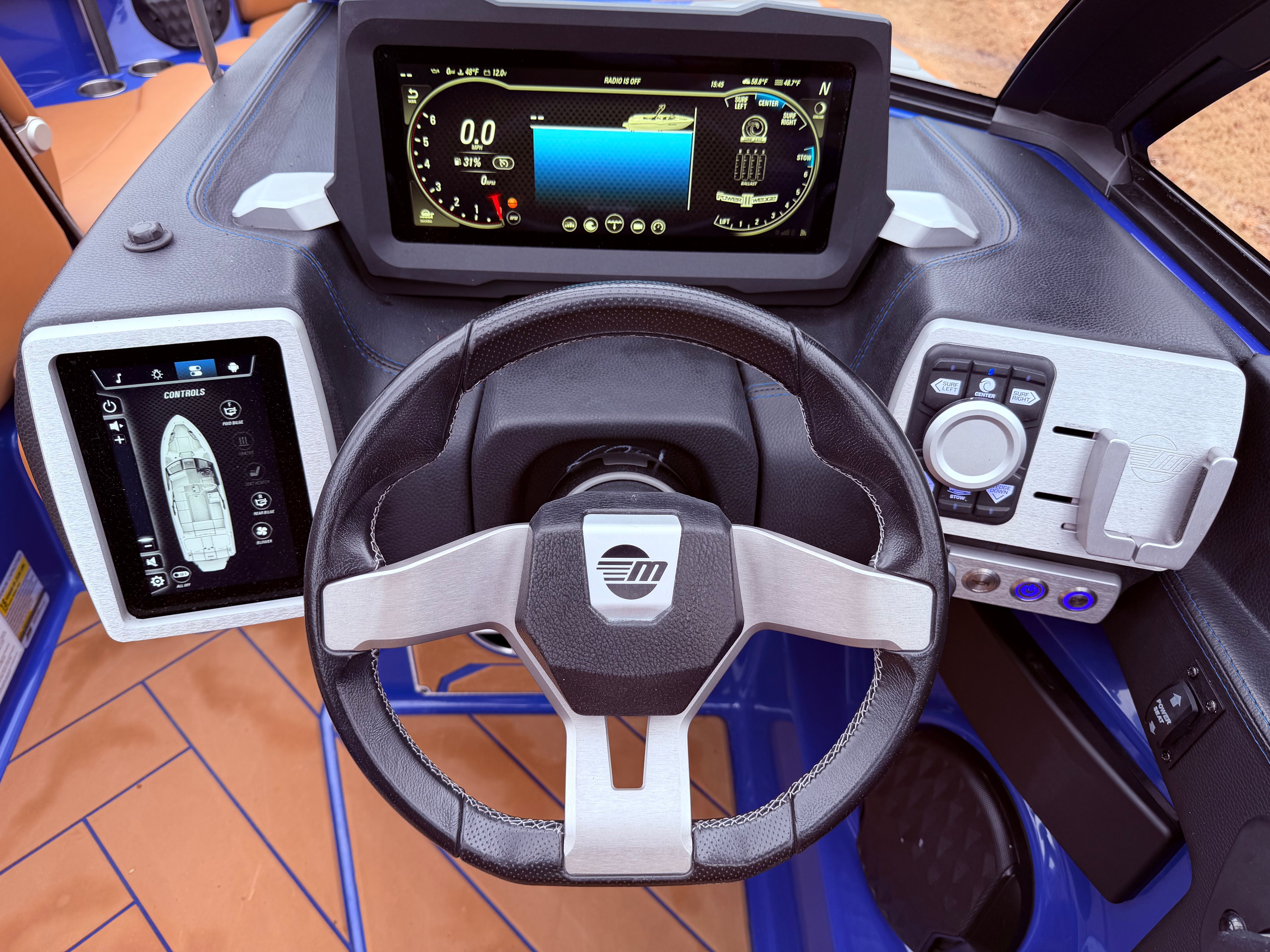 2022 MALIBU 25 LSV - Image 9