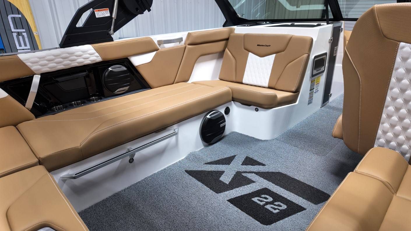 2026 MasterCraft XT22 - 15