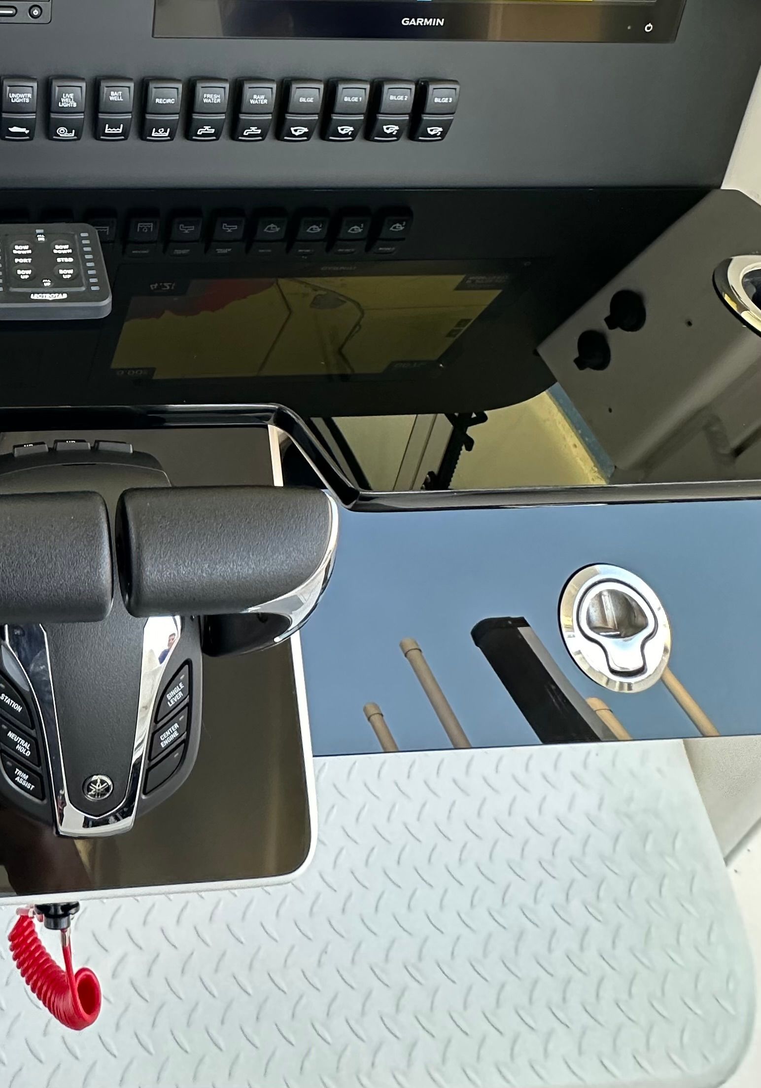 2009 Everglades 365 Center Console - 21