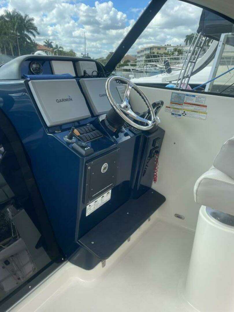 2014 Pursuit OS 315 - Image 28