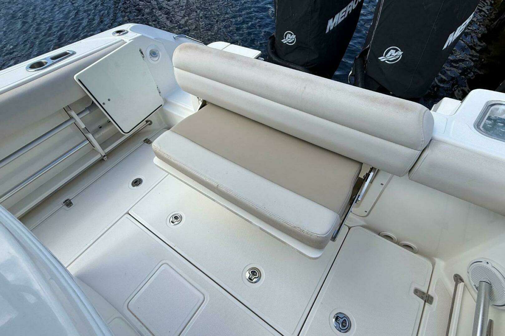 2018 Boston Whaler 250 Outrage - Image 6
