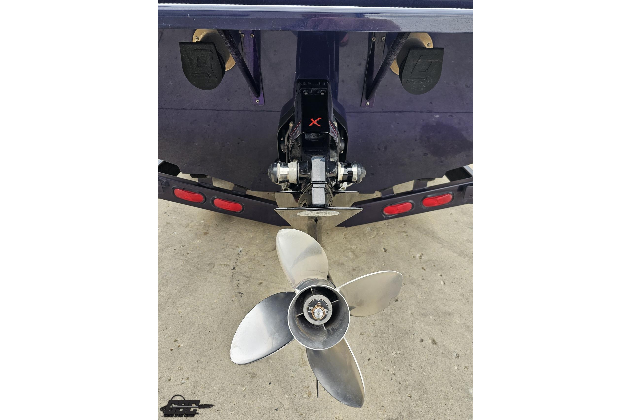 2019 Advantage 25 Citation Bowrider boat propeller and stern view.