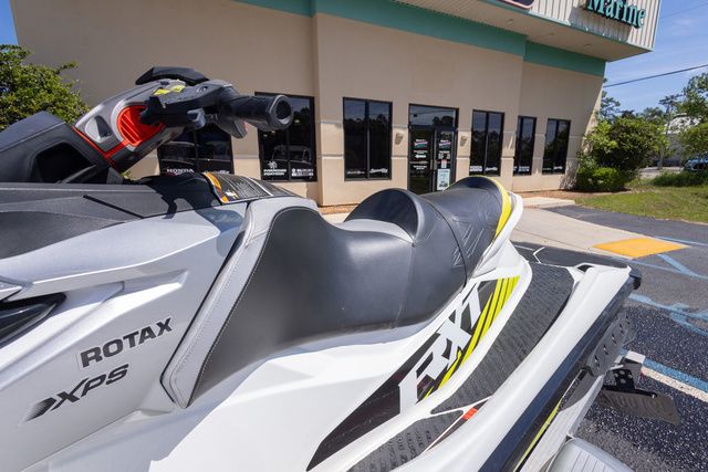 2016 Sea-Doo RXT 300 - 12