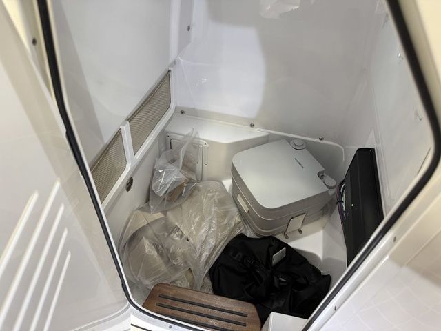 2026 Everglades 253 Center Console - 30
