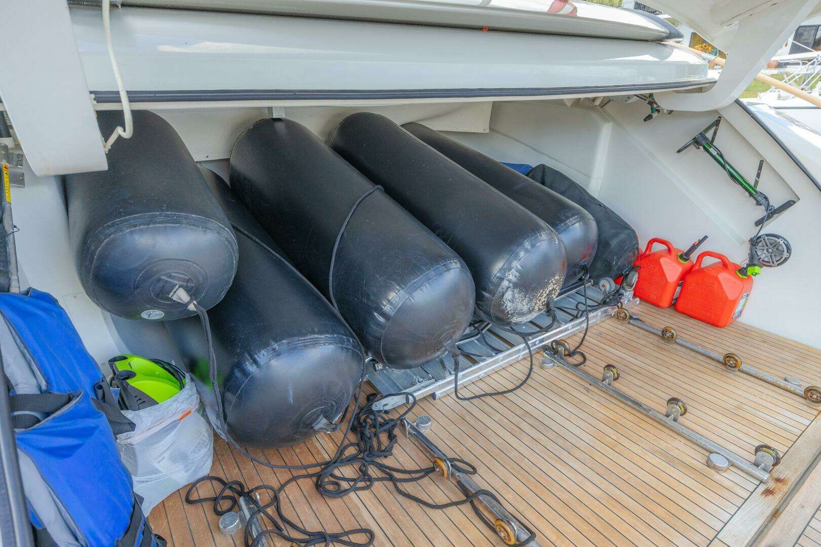 2010 Lazzara Yachts LSX 92 - Image 57