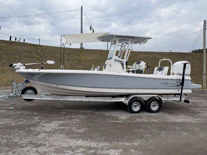 2026 Robalo 246 Cayman - 34