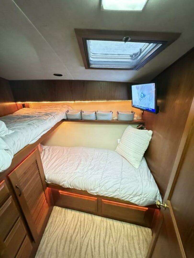 1987 Viking 48 Motor Yacht - Image 61