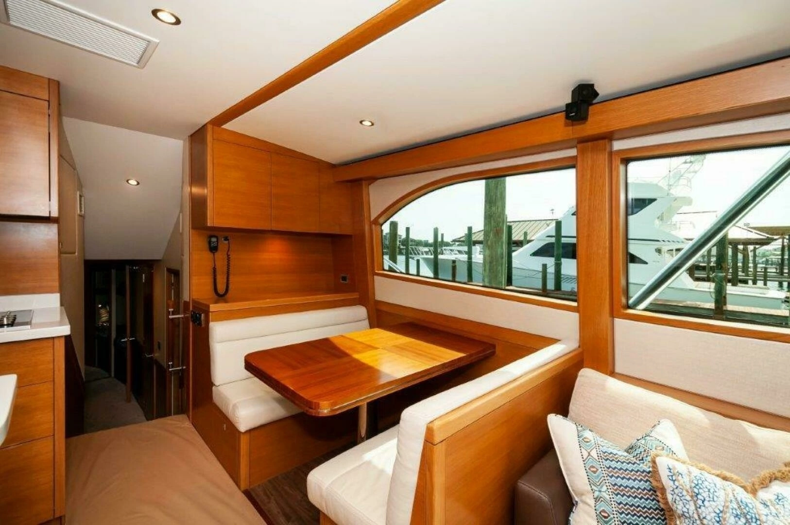 2016 Hatteras GT60 - Image 19