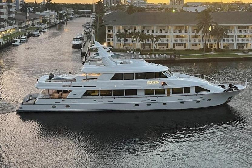 2000 Crescent Custom Yachts