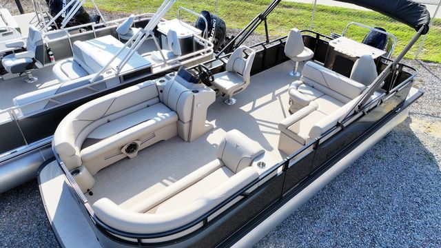 2026 Tahoe Sport 85 - 21 Rear Fish - 4