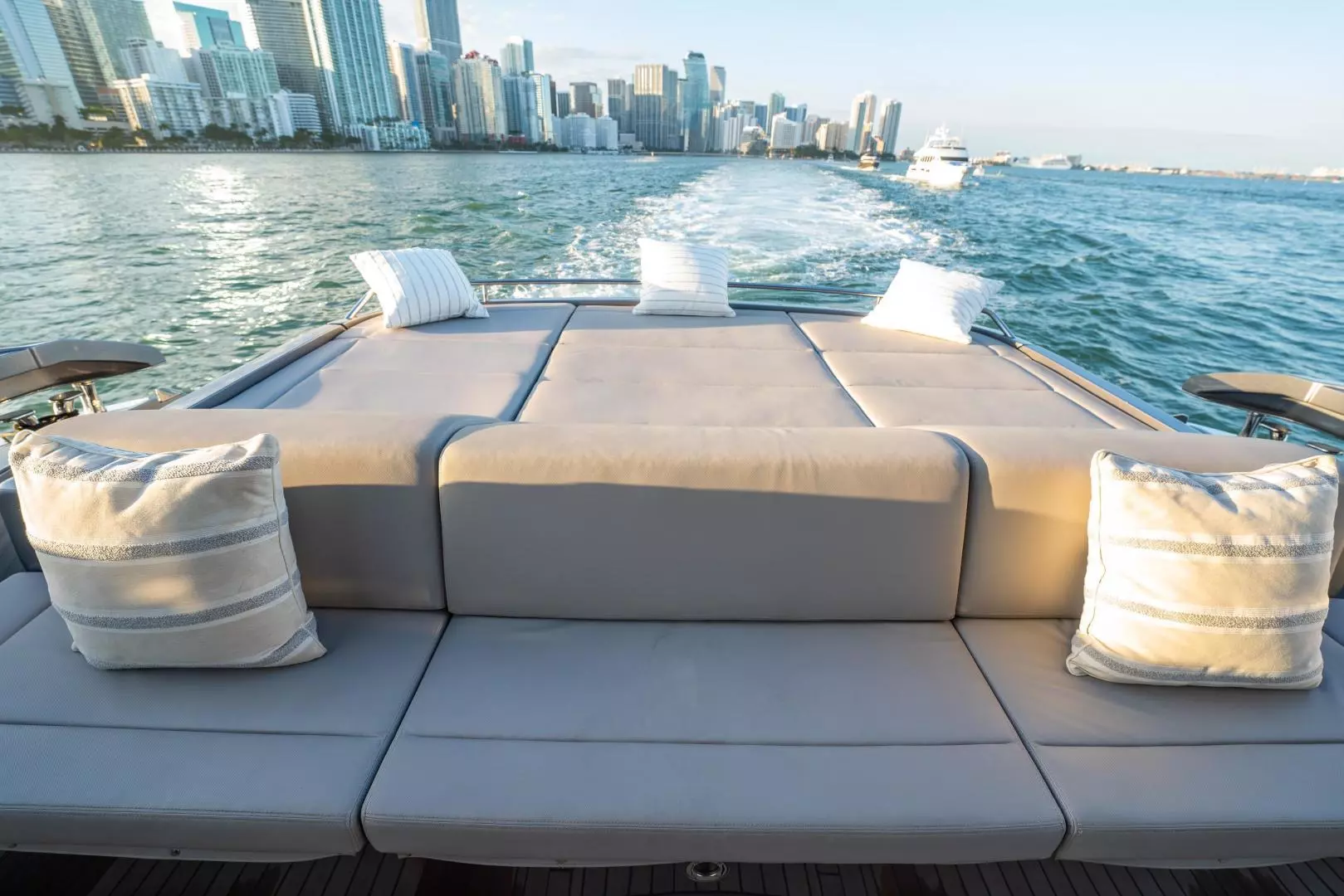 2021 Pershing 8X - Image 7