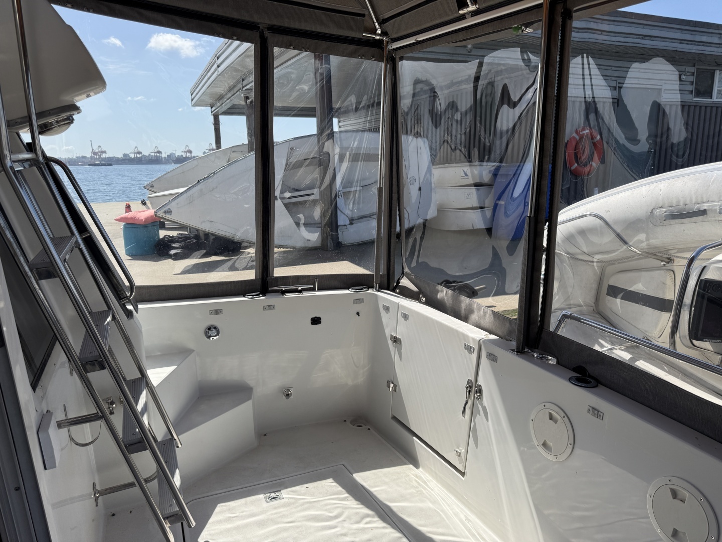 1996 Carver 370 Voyager - Image 26