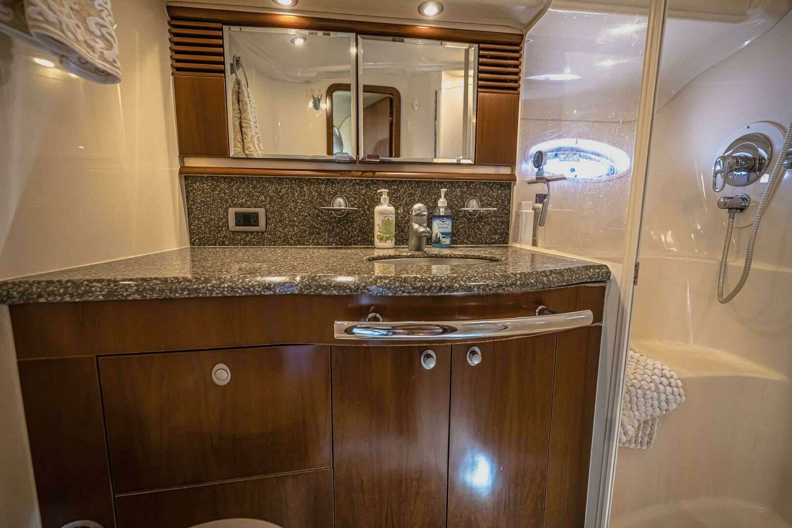 2005 Sea Ray 500 Sundancer - Image 39