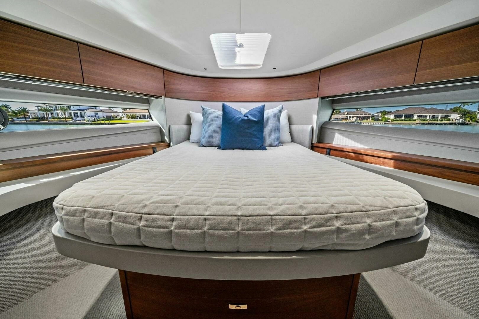 2023 Princess F50 - Image 37