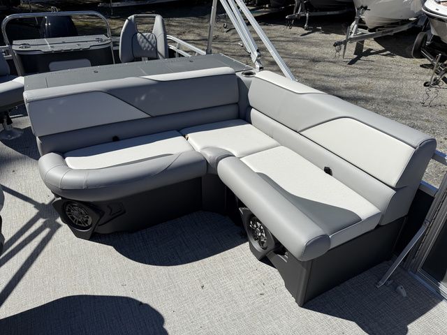 2026 Tahoe Sport 85 Rear Fish 23 - 9