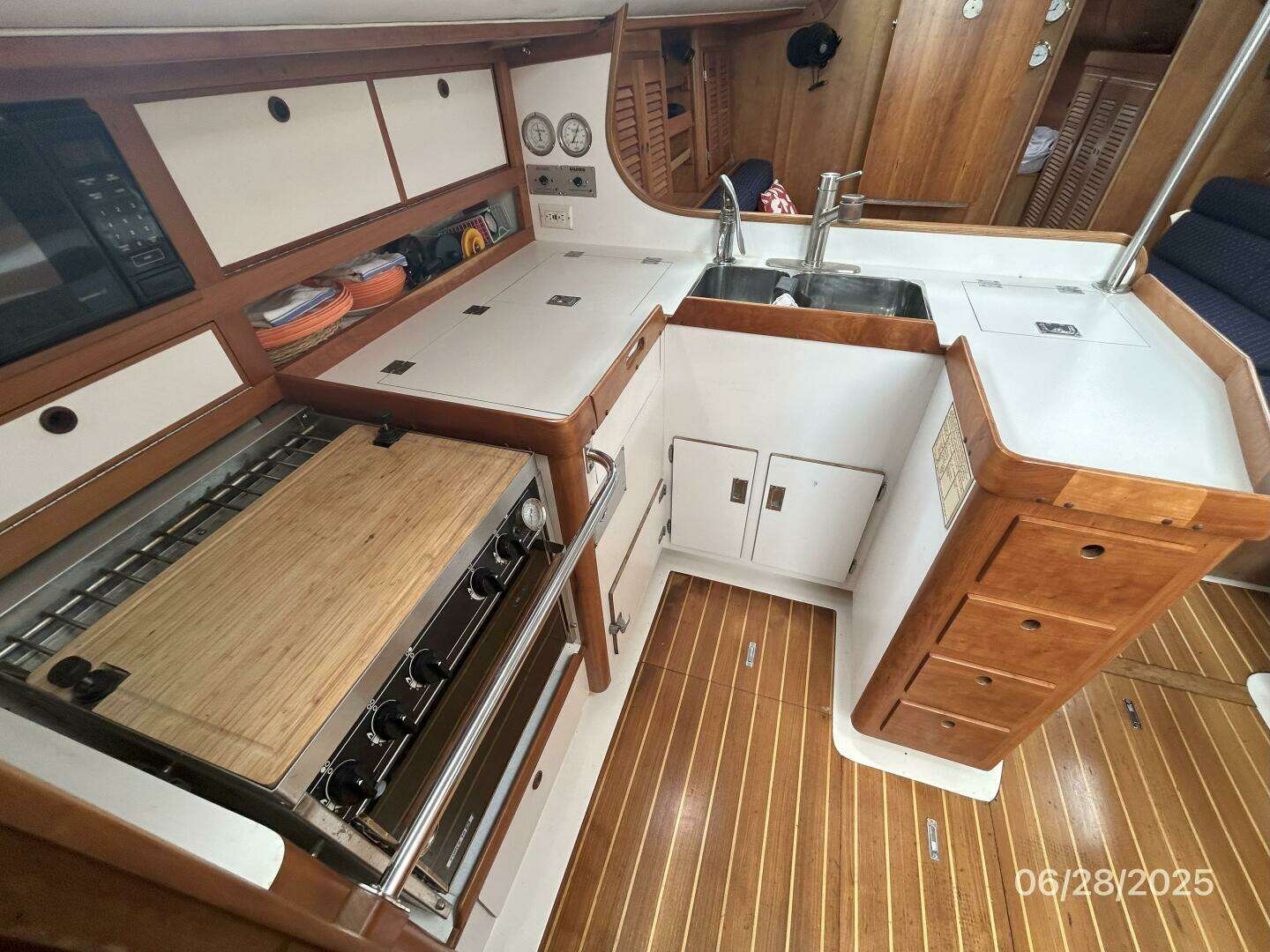 1995 Freedom 40/40 - Image 51