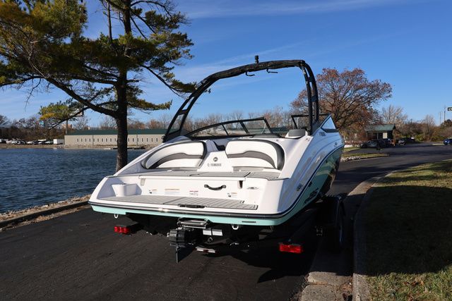 2026 Yamaha Boats AR 195 BOTH COLORS AVAILABLE - 9