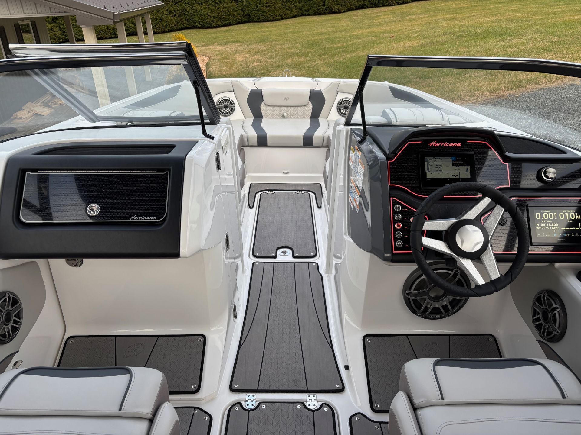 2025 Hurricane SunDeck 2600 OB - 9