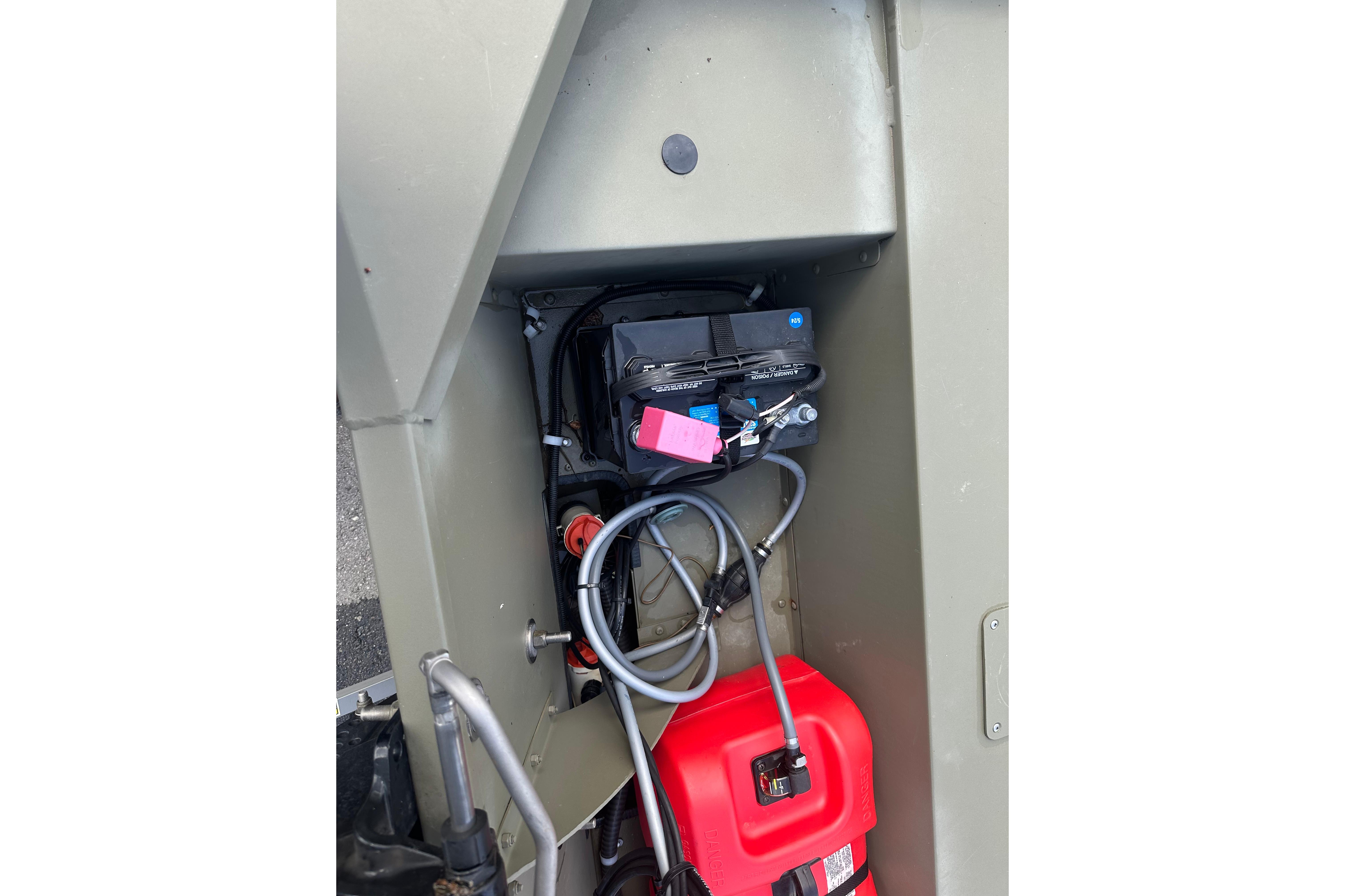 2024 Tracker Grizzly 1648 SC boat interior showing battery and fuel tank setup.