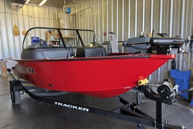 2026 Tracker Pro Guide V-16 WT