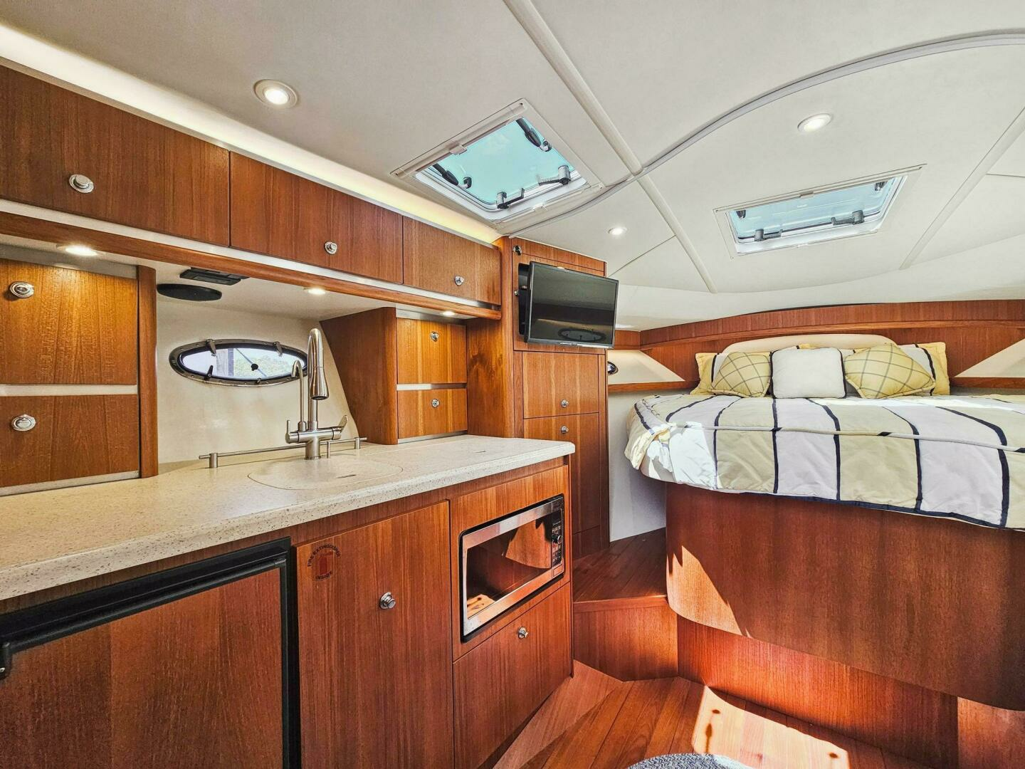 2006 Tiara Yachts 3200 Open - Image 18