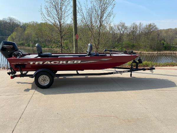 2025 Tracker Panfish 17