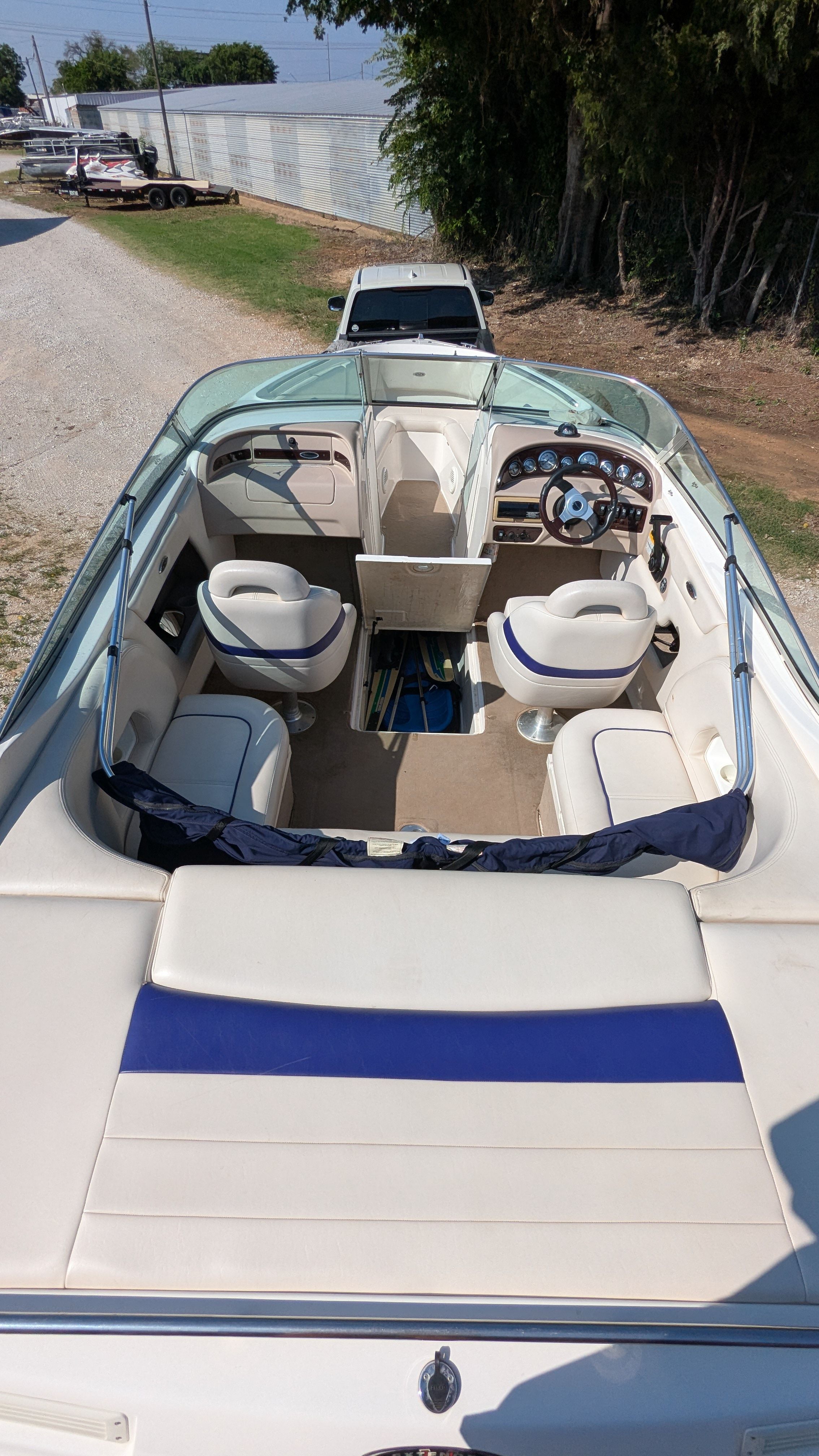 2000 Chaparral 240 SSi with open cockpit and two swivel seats.
