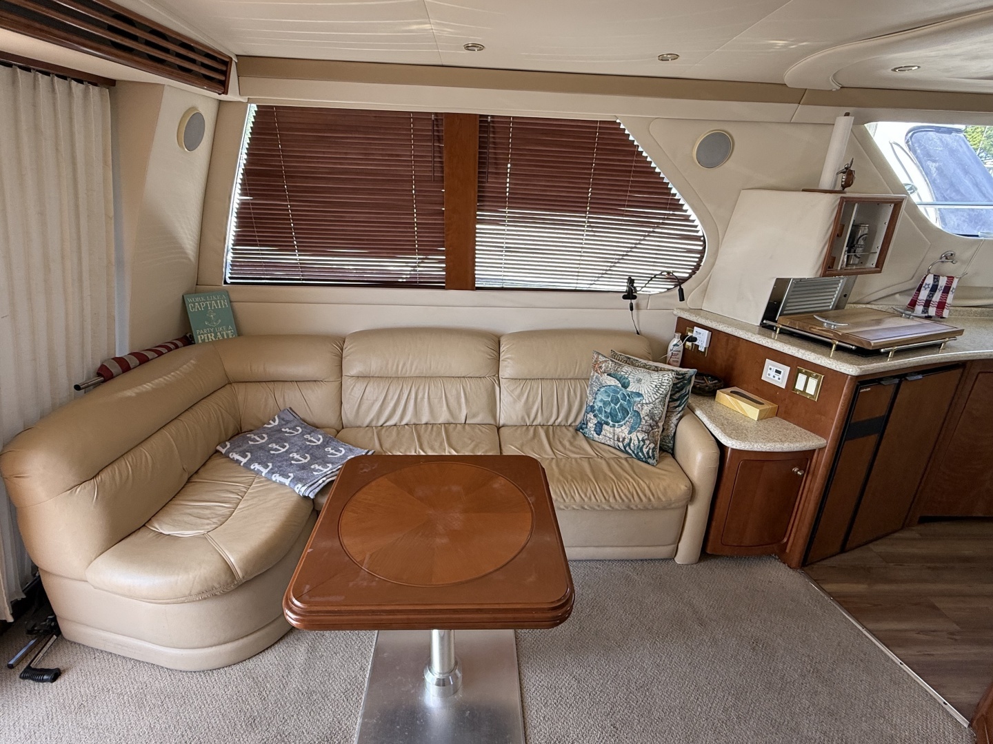 1999 Carver 450 Voyager - Image 26