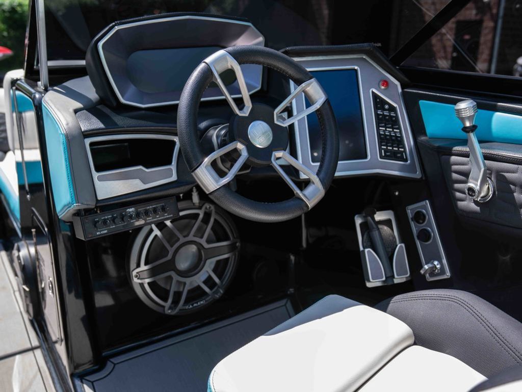 2019 MasterCraft X24 - 11