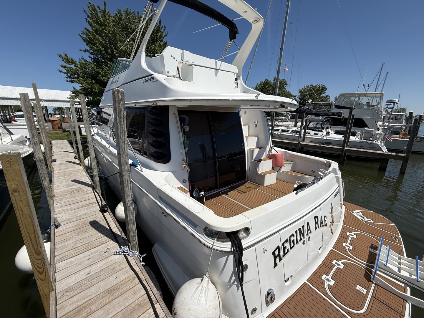 1999 Carver 450 Voyager - Image 5