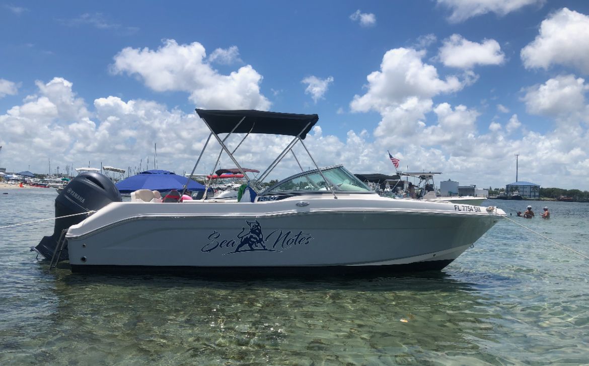 2019 Robalo R207 Dual Console