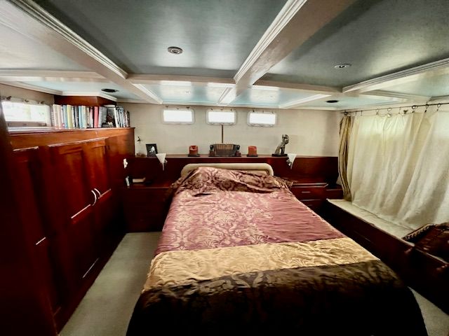 1971 Broward Motor Yacht - 13