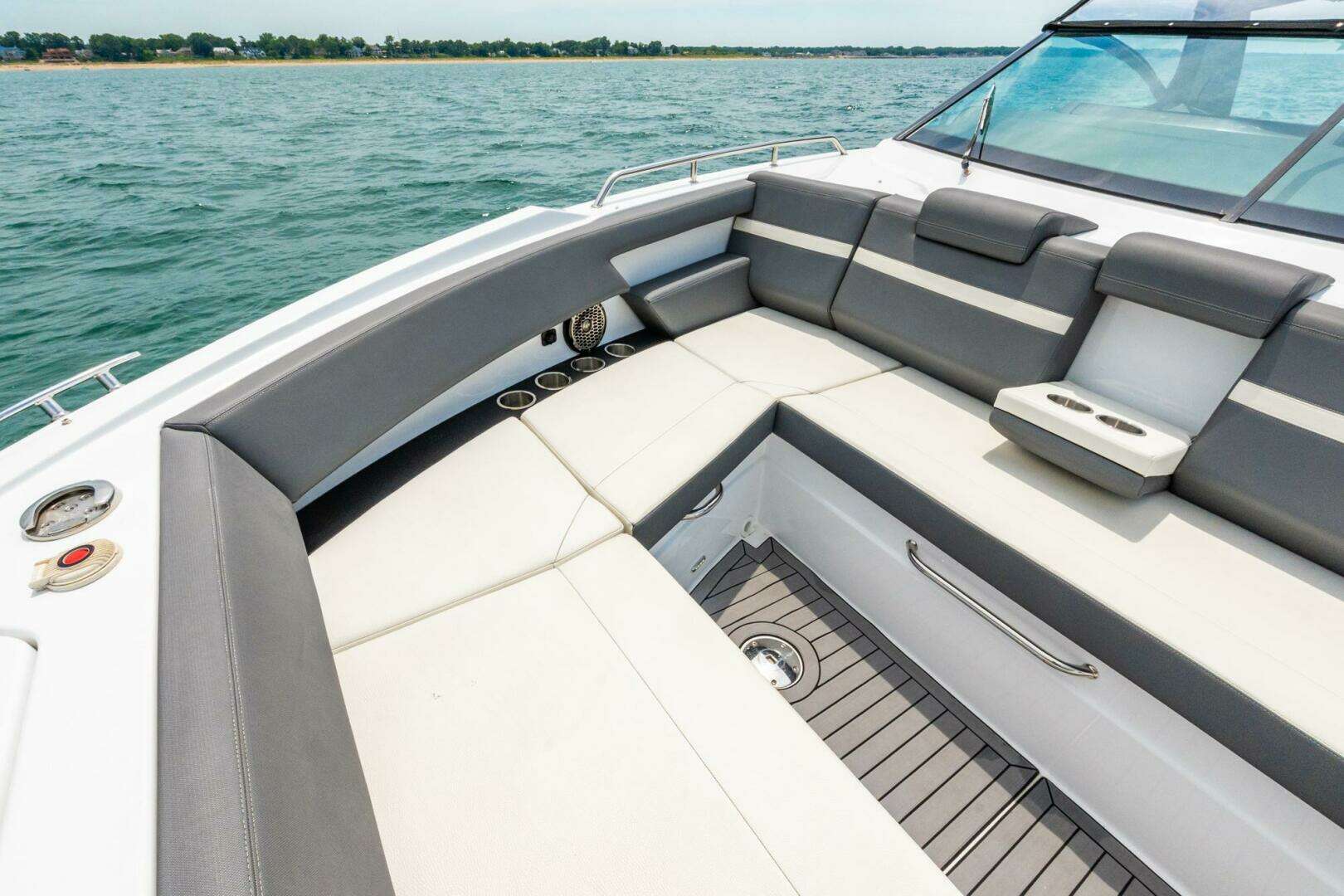 2021 Cruisers Yachts — - Image 40