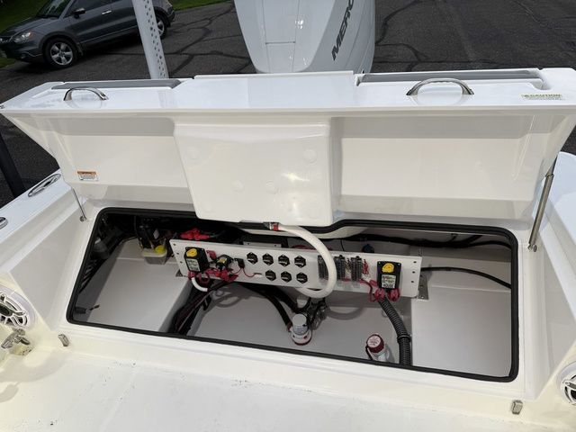 2026 Everglades 253 Center Console - 11