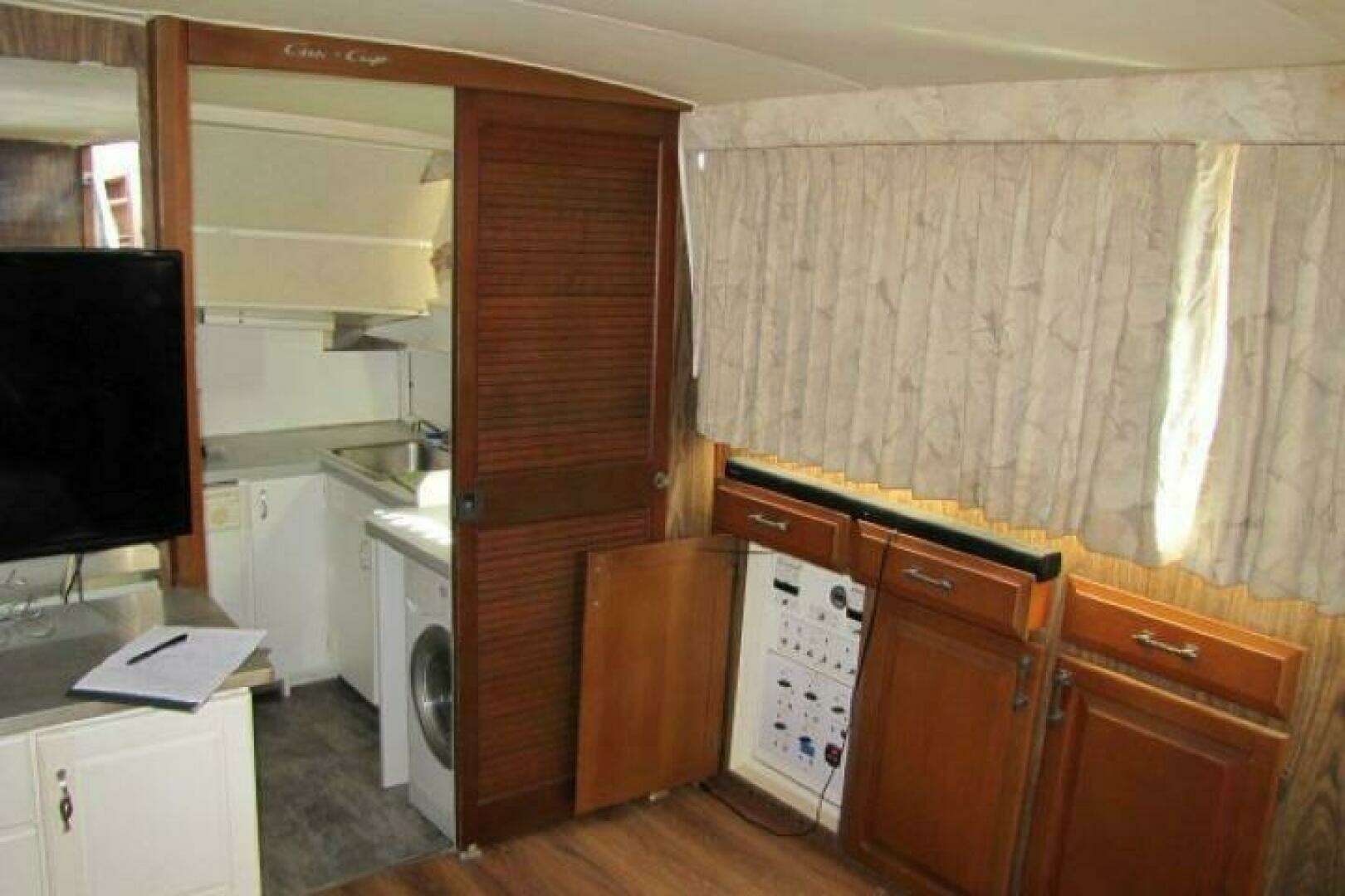 1973 Chris-Craft 55 Commander - Image 22