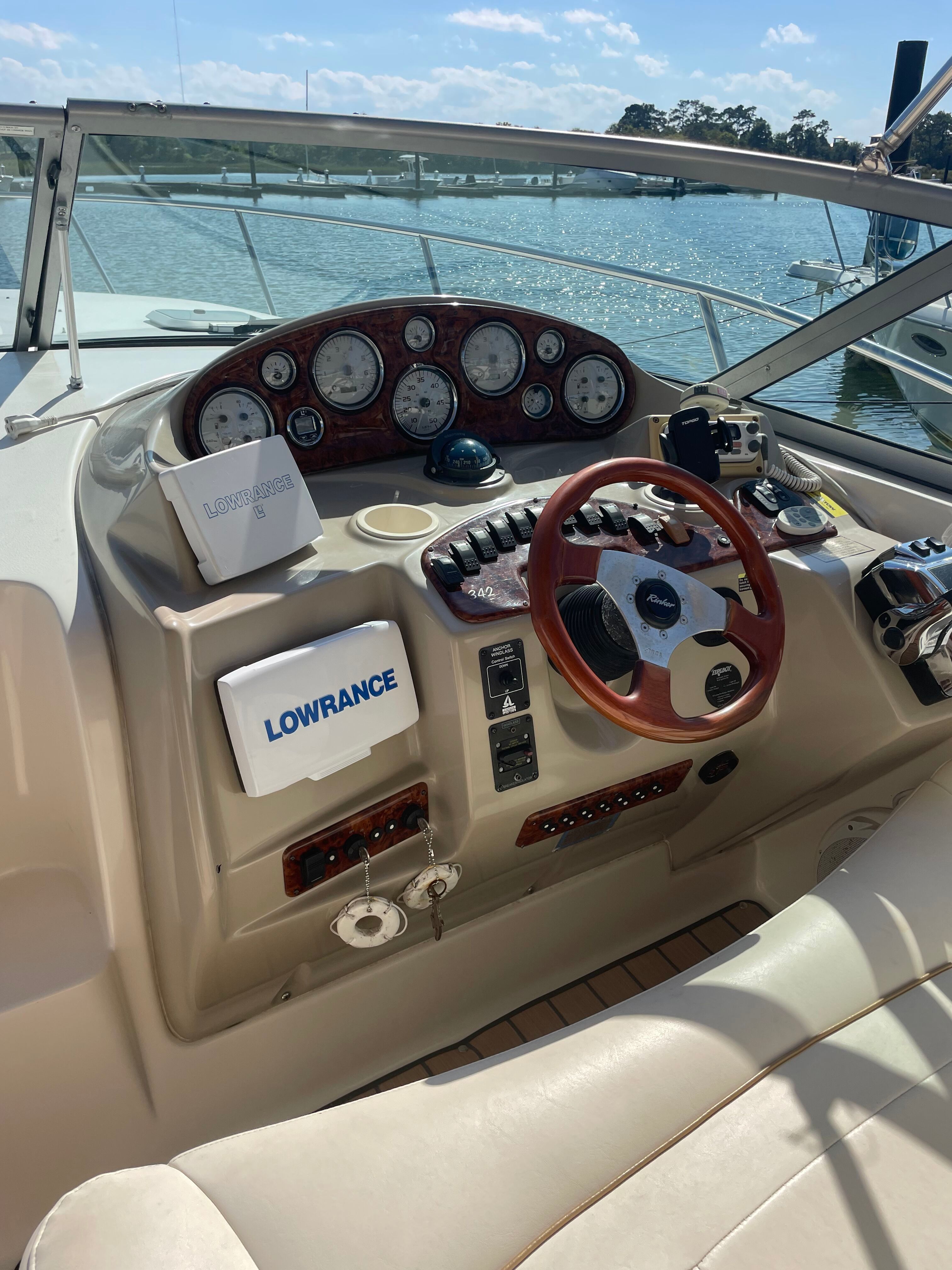 2003 Rinker Fiesta Vee 342 - 15