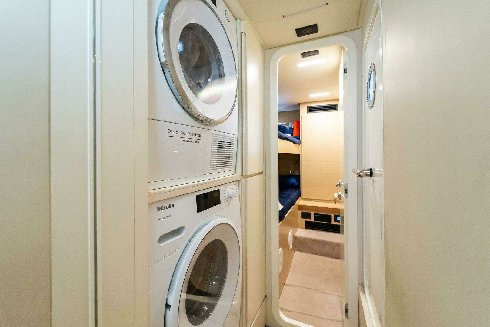2023 Ferretti Yachts 670 - Image 31