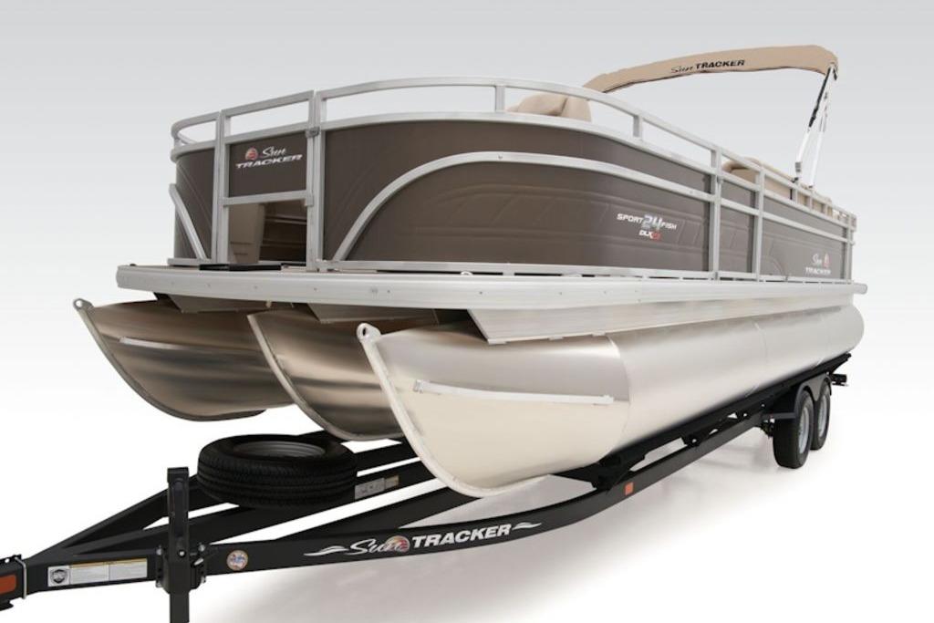 2025 Sun Tracker Sportfish™ 24 XP3 pontoon boat on trailer, side view.