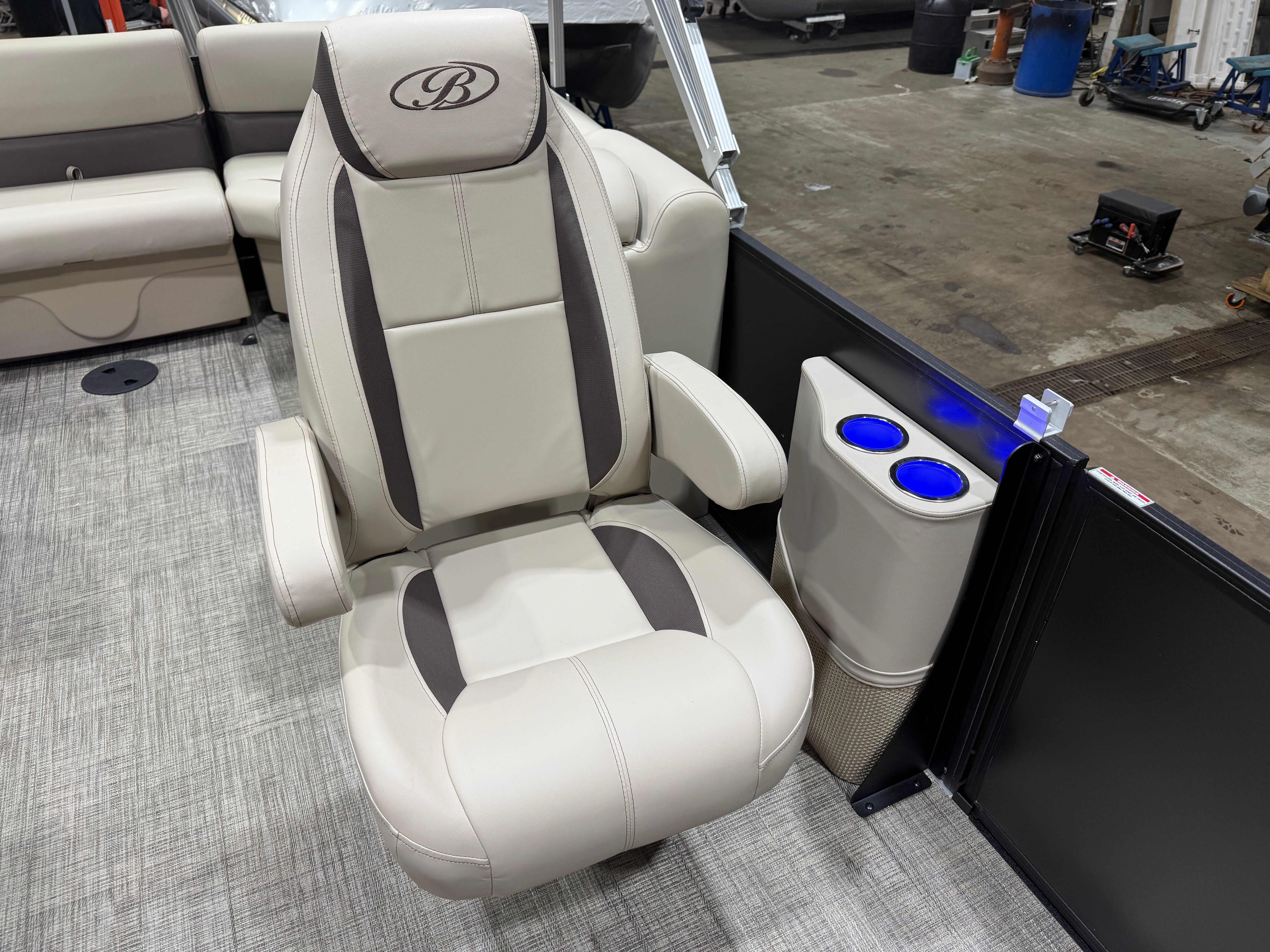 2026 Bentley Pontoons Legacy 223 Navigator Quad Lounge Tritoon & Honda 4-Stroke EFI - 12