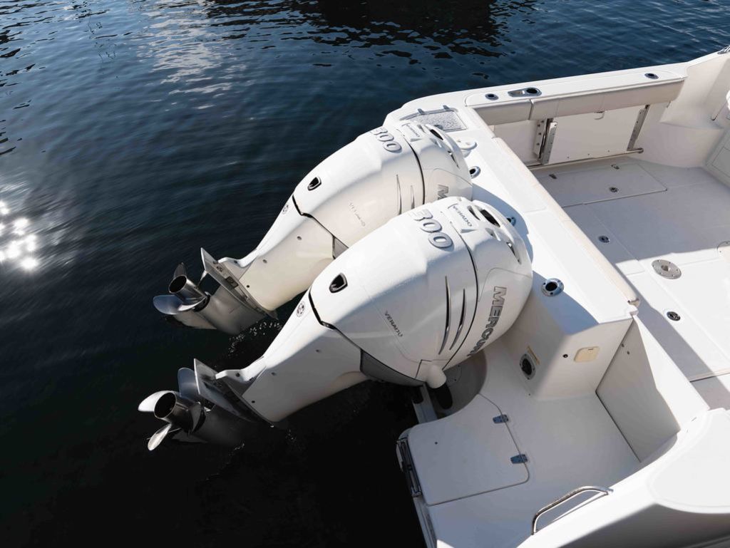 2017 Boston Whaler 315 Conquest - 25