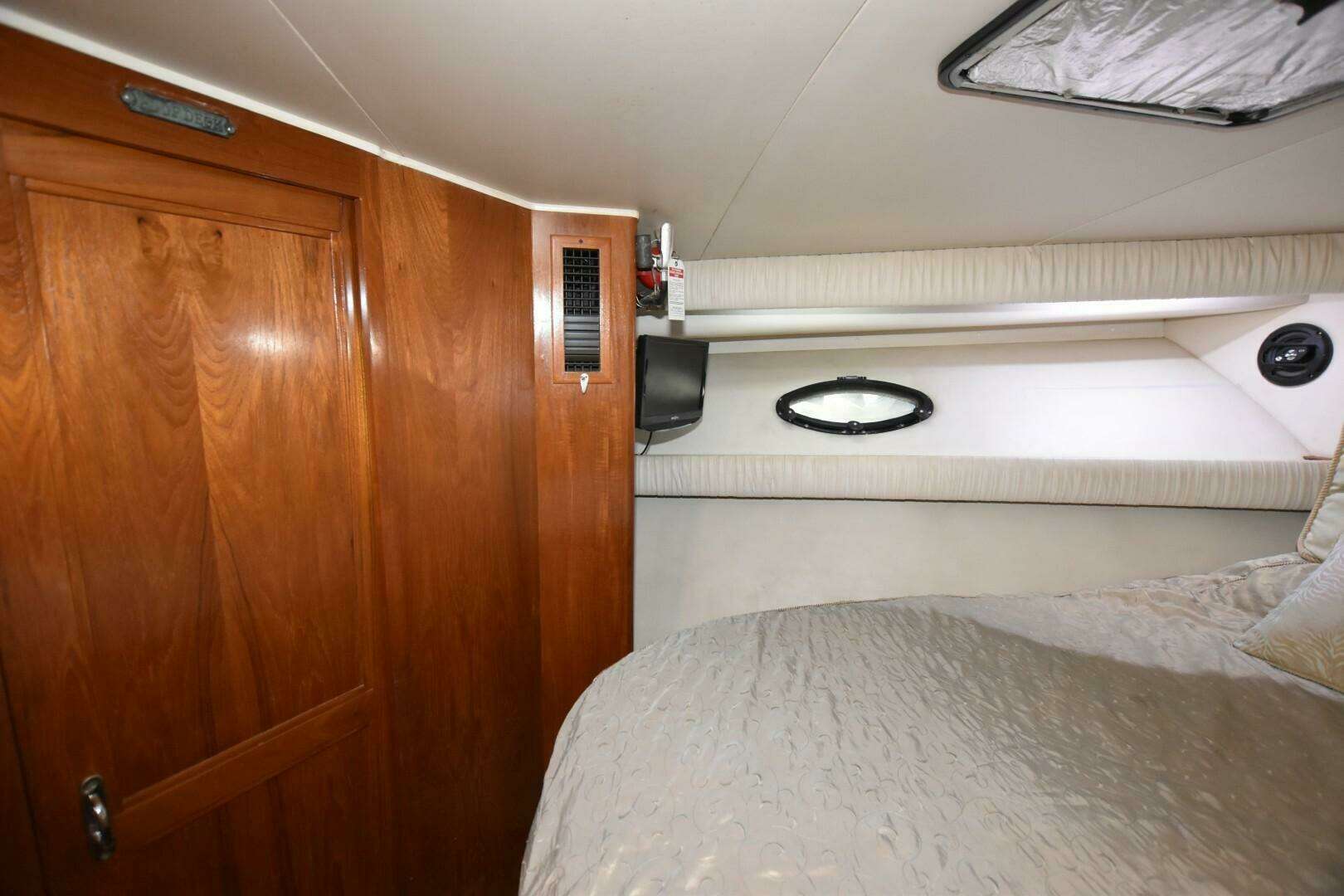 1990 Californian 45 Motoryacht - Image 11